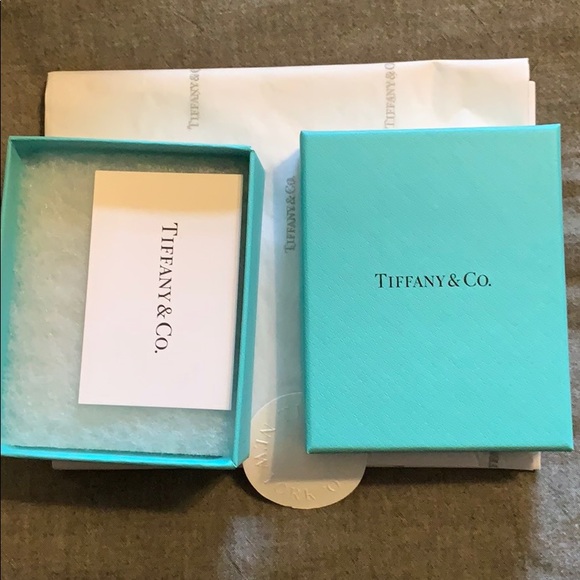 Tiffany & Co bag, box, and wrapping paper - Picture 3 of 4